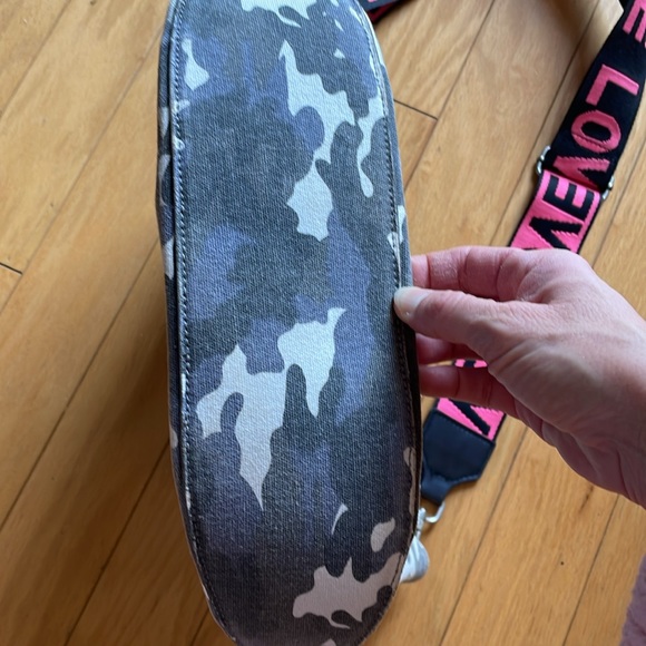 Quilted Koala Camo Purse bag - Picture 5 of 10